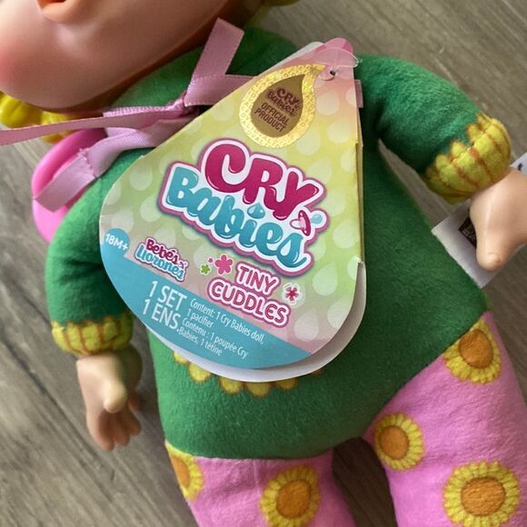 Cry Babies Tiny Cuddles  - Picture 5 of 7